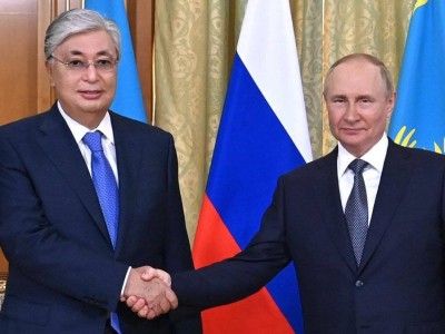 
                    Обмен визитами между Токаевым и Путиным конкретизируют
                