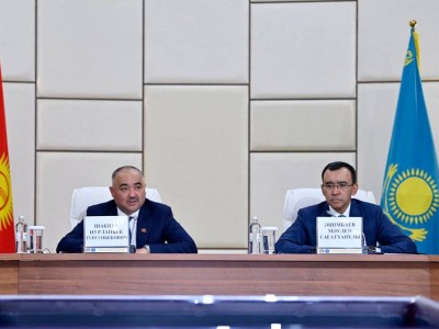
                    Маулен Ашимбаев: Казахско-кыргызские взаимоотношения вышли на новый уровень
                