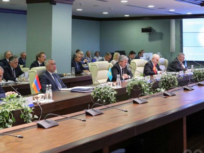 
                    Меры свободной безбарьерной торговли обсуждены в Москве с участием Казахстана
                