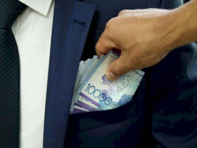 
                    В Акмолинской области за дачу взятки прокурору был задержан юрист казино
                