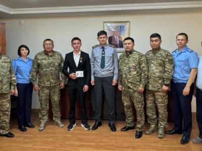 
                    Студента Ерасыла Омарханова наградили за спасение тонущего мальчика в ВКО
                