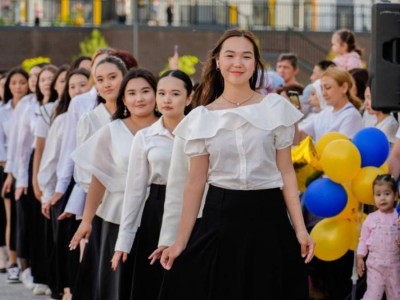 
                    Первый выпускной провели в «Комфортной школе» в Астане
                