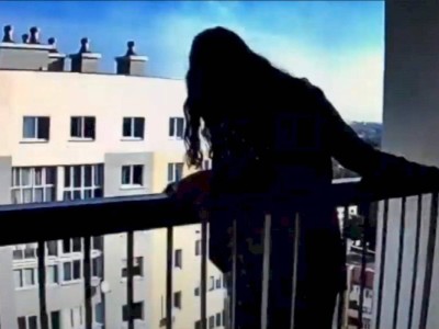 
                    В Аркалыке полицейский спас девушку, которая сорвалась с балкона пятого этажа
                