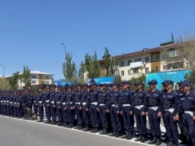 
                    Пешие наряды полицейских впервые заступили на охрану в Конаеве
                
