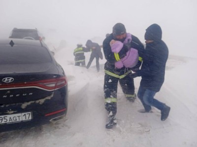 
                    На перевале Шакпак спасатели вызволили из снежного плена 110 человек
                