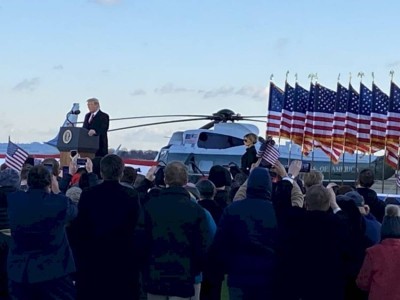 
                    Чета Трамп покинула Белый дом
                