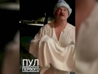 
                    Лукашенко искупался в ледяной проруби   
                