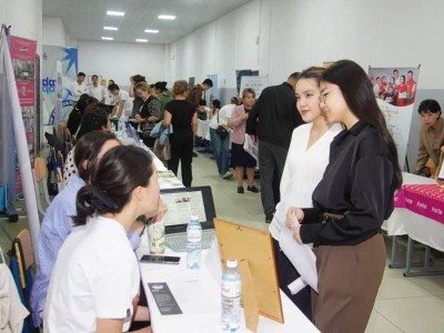 
                    Более 9 тысяч молодежи трудоустроено с начала года в Алматы 
                