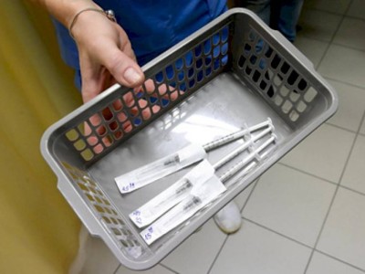 
                    Европа начала вакцинировать своих граждан от коронавируса
                