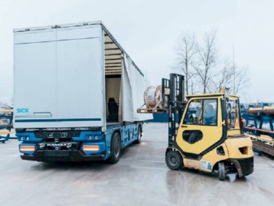 
                    Первый бескабинный беспилотный КамАЗ испытали на практике
                