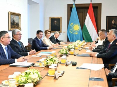 
                    Токаев провел переговоры с Премьер-министром Венгрии Виктором Орбаном
                