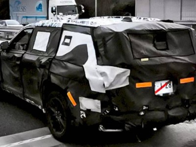 
                    В сети обнародовано шпионское фото новой Toyota Land Cruiser
                