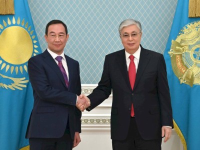
                    Касым-Жомарт Токаев принял главу Республики Саха
                