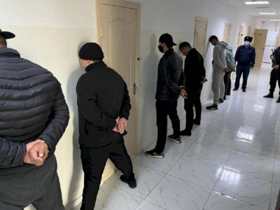 
                    За участие в перестрелке в кафе Актау задержаны шестеро подозреваемых
                