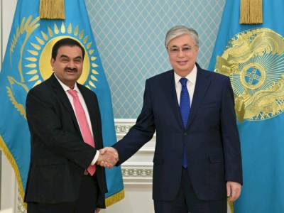 
                    Президент принял главу компании Adani Group
                