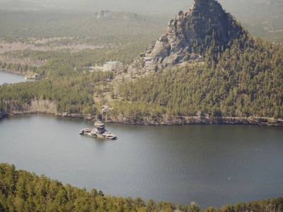
                    Топ-5 глэмпинг-локаций Казахстана среди туристов
                