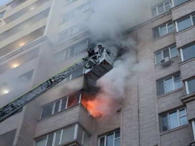 
                    Многоэтажный дом горел в Астане: девять детей спасены пожарными
                