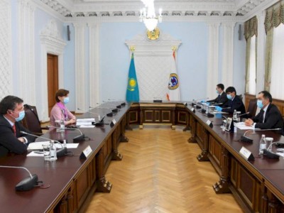 
                    Аким Алматы встретился с представителями Всемирного банка
                