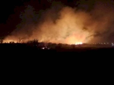 
                    В Семее пожарные не допустили распространения огня на жилой сектор
                