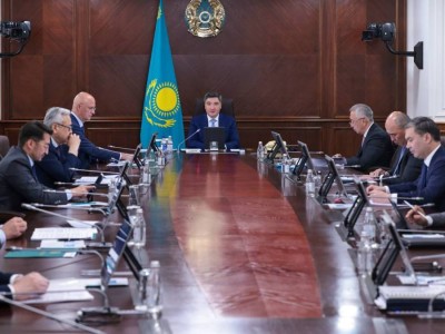 
                    Бектенов провел промежуточное заседание Совета иностранных инвесторов
                