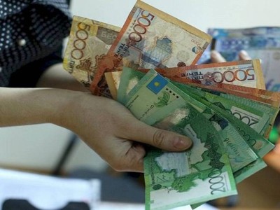 
                    Все меньше денег посылают в Казахстан из-за рубежа
                
