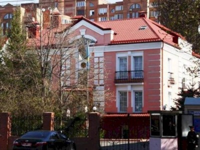 
                    Казахстанцев просят по возможности покинуть Украину
                