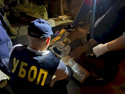 
                    В Алматы попытались продать автомат Калашникова за 3 млн тенге
                
