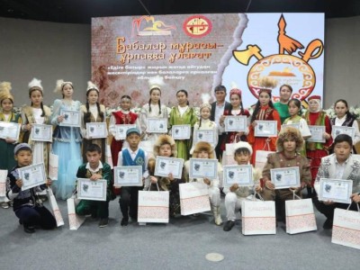 
                    В Туркестане прошел конкурс по чтению эпосов наизусть
                
