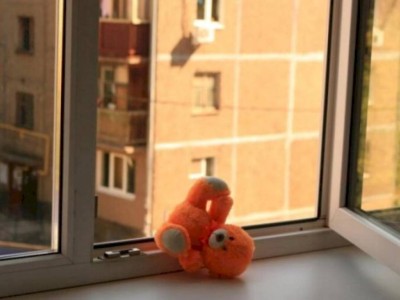 
                    В Павлодаре скончался в больнице малыш, который упал с 8-го этажа
                