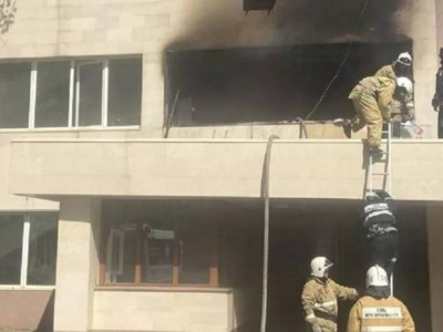 
                    Пожар произошел в здании института в Алматы
                