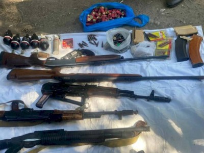
                    Два мешка с оружием и боеприпасами обнаружены в Турксибском районе Алматы
                