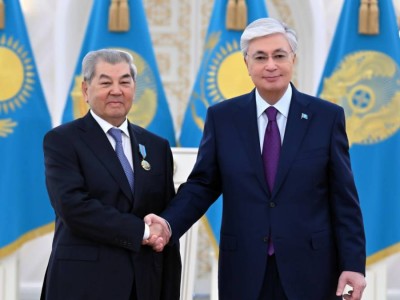 
                    Президент вручил орден «Отан» государственному и общественному деятелю Куанышу Султанову
                