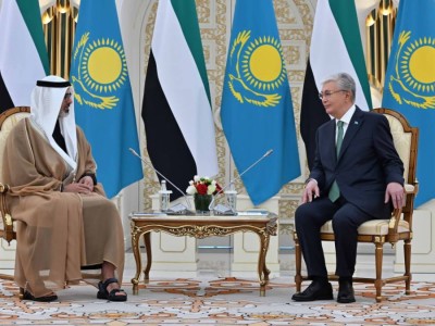 
                    Президент Казахстана провел переговоры с наследным принцем Абу-Даби
                