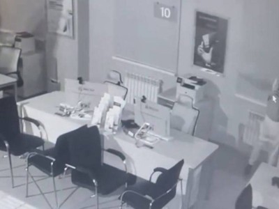 
                    Полицейские задержали мужчину, пытавшегося ограбить банк в Алматы
                