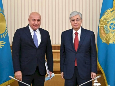 
                    Токаев принял президента группы компаний Yildirim Holding
                