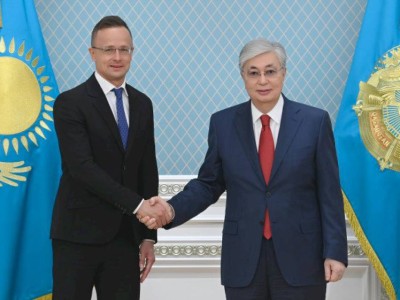 
                    Президент Казахстана принял главу МИД Венгрии
                