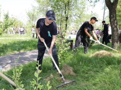 
                    50 тысяч алматинцев вышли на субботник ко Дню Победы
                