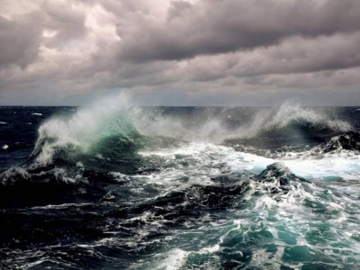 
                    При шторме на Бухтарминском водохранилище спасены с тонущего катера 24 человека
                