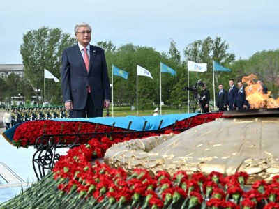 
                    Токаев возложил цветы к монументу «Отан Ана»
                