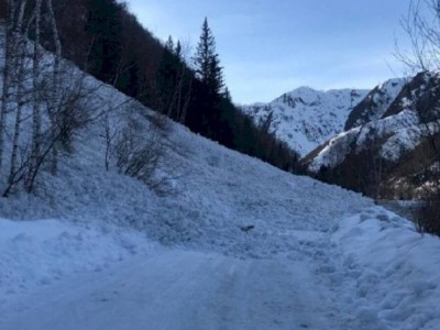 
                    Два альпиниста погибли при сходе снежной массы в ВКО
                