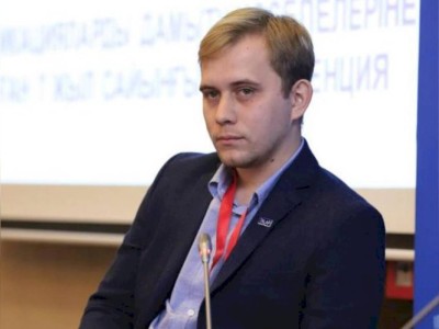 
                    Эксперт: Речь идет о децентрализации партийного аппарата
                