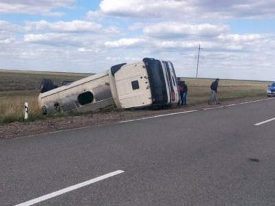 
                    В СКО перевернулся бензовоз с 36 тоннами топлива
                