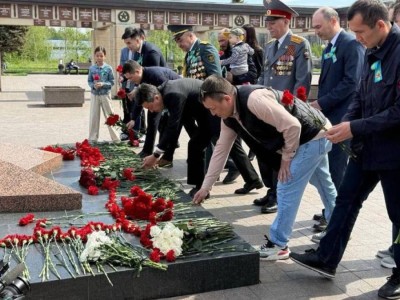 
                    В Казани прошли памятные мероприятия в честь 80-летия Дня Победы
                