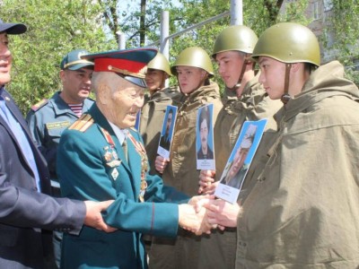 
                    В Алматы гвардейцы поздравили 90-летнего ветерана тыла с юбилеем и Днем Победы
                
