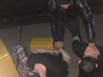 
                    В Алматы трое налетчиков ограбили склад с видеокартами
                