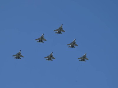 
                    80-летие Победы: тренировочные полеты военной авиации проходят в Талдыкоргане 
                