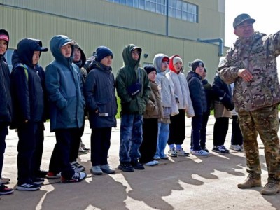 
                    В полевом лагере школьники Астаны встретились с участниками парада Победы 
                
