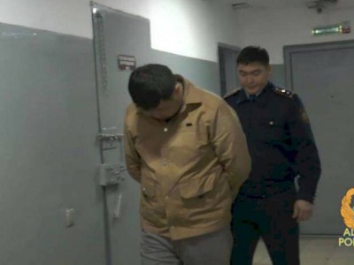 
                    Разбойников, изрезавших ножами таксиста, задержали полицейские Алматы
                