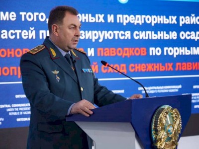 
                    Глава МЧС: Ни один человек в снежном заторе не погиб
                
