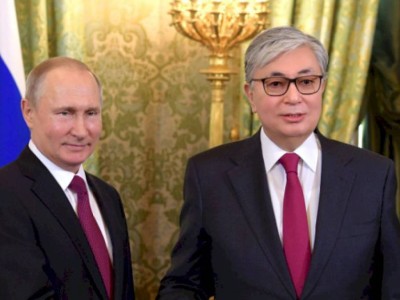 
                    Касым-Жомарт Токаев поздравил Владимира Путина с днем рождения
                